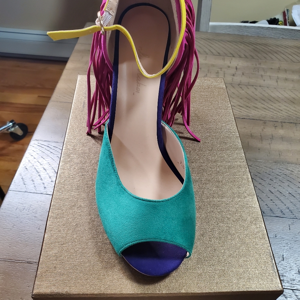Multicolored heel